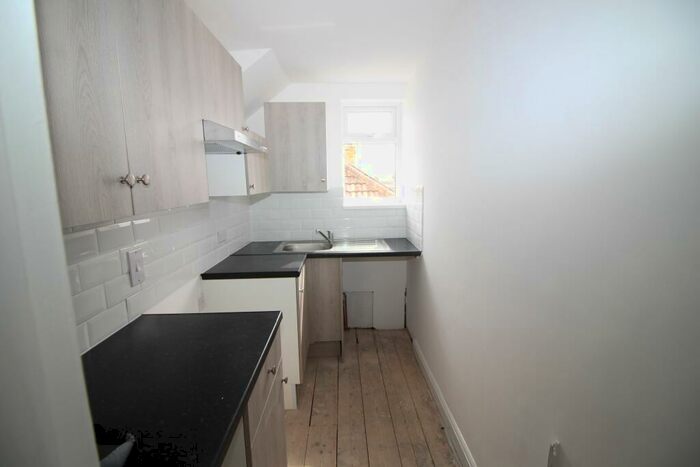 1 Bedroom Flat To Rent In Rodney Court, - Wellesley Road, Clacton-on-Sea, CO15