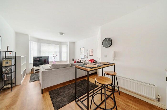 2 Bedroom Apartment To Rent In Dunnock Close, Ravenshead, NG15