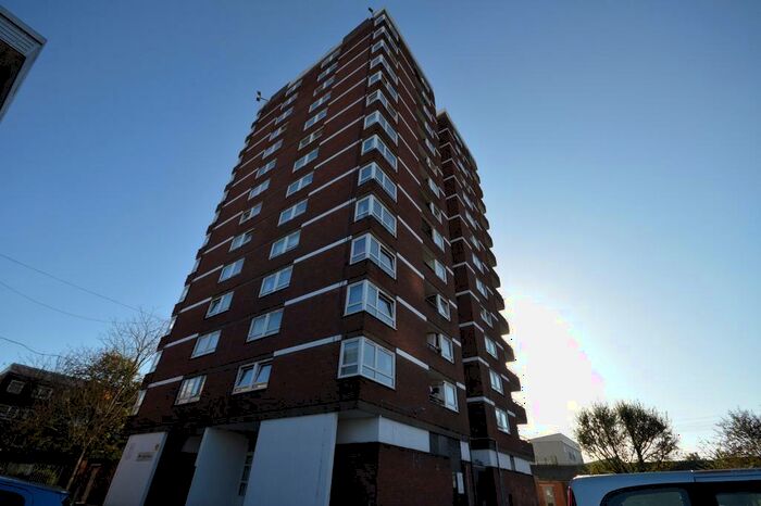 3 Bedroom Flat To Rent In Ronald Street, Commerical Road, London, E1