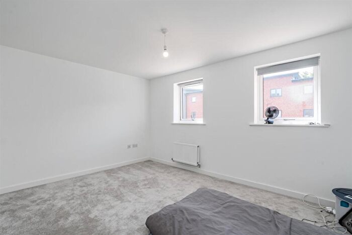 1 Bedroom Apartment To Rent In Newman Square, Shirley, B90