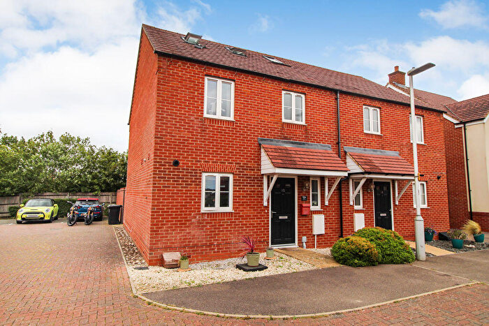 4 Bedroom Semi Detached House For Sale In Smallbrook, Cranfield, MK43