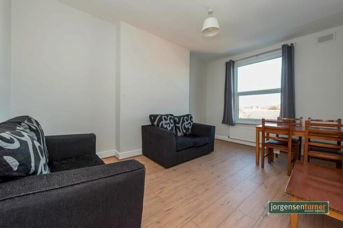 4 Bedroom Flat To Rent In Churchfield Road, Acton, London, W3