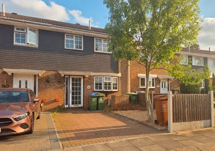 3 Bedroom Semi Detached House For Sale In Myrtle Close, Erith, Kent, DA8
