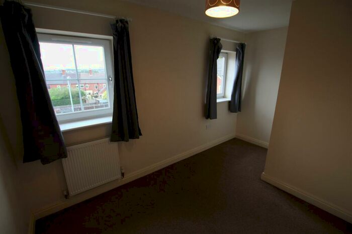 2 Bedroom Semi-Detached House To Rent In Lakin Close, Swadlincote, DE11