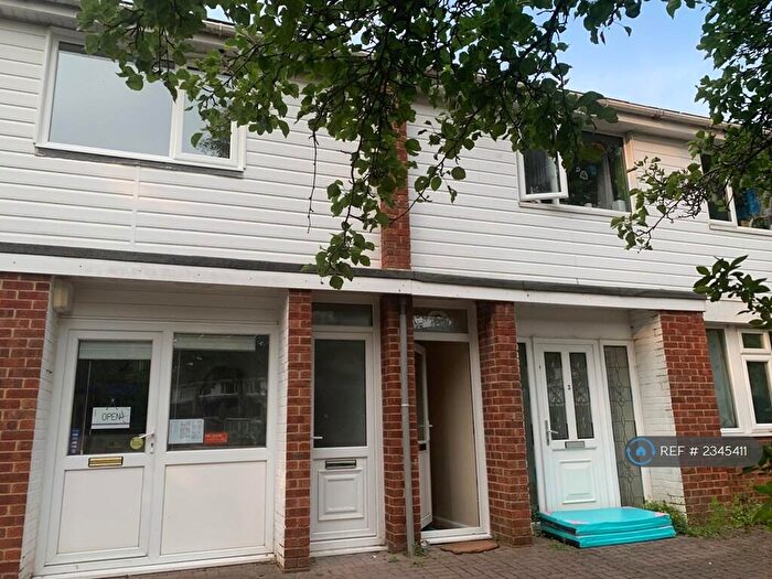 2 Bedroom Maisonette To Rent In South Lake Parade, Woodley, Reading, RG5