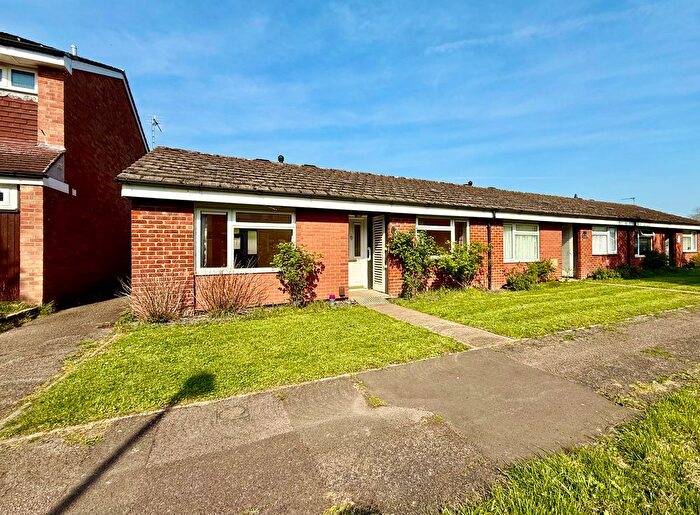 1 Bedroom Semi Detached Bungalow For Sale In Stonehill Walk, Abingdon, OX14