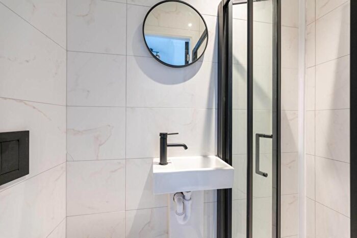 4 Bedroom Flat To Rent In High Street, London, NW10