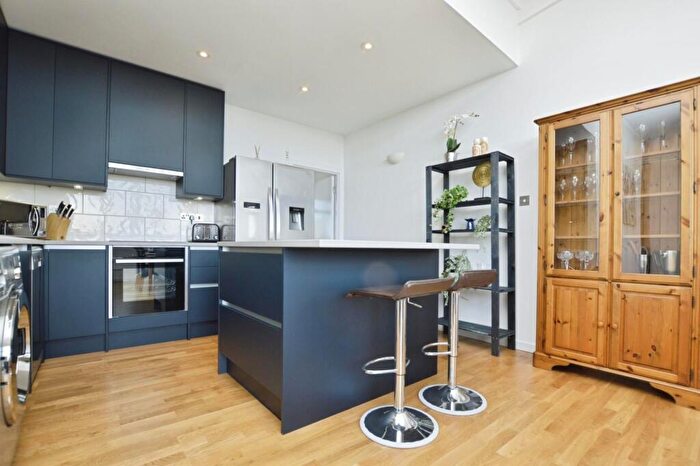 2 Bedroom Flat To Rent In Jedburgh Road, Plaistow, E13