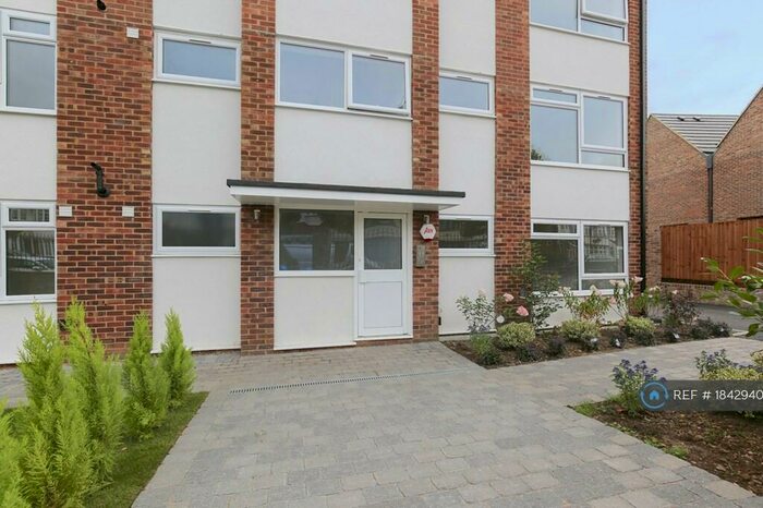 2 Bedroom Flat To Rent In Alder Lodge, London, N9