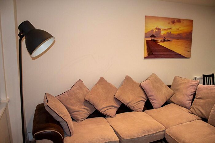4 Bedroom Flat To Rent In Bedroom House, Penny Lane, Liverpool, L18