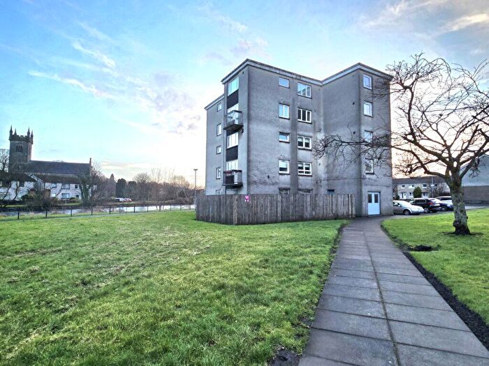 2 Bedroom Maisonette To Rent In / Thomas Street, Alexandria, G83