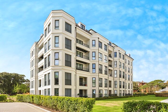2 Bedroom Flat For Sale In West Cliff Road, Bournemouth, BH2