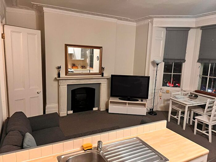 2 Bedroom Flat To Rent In Castle Hill, RG1
