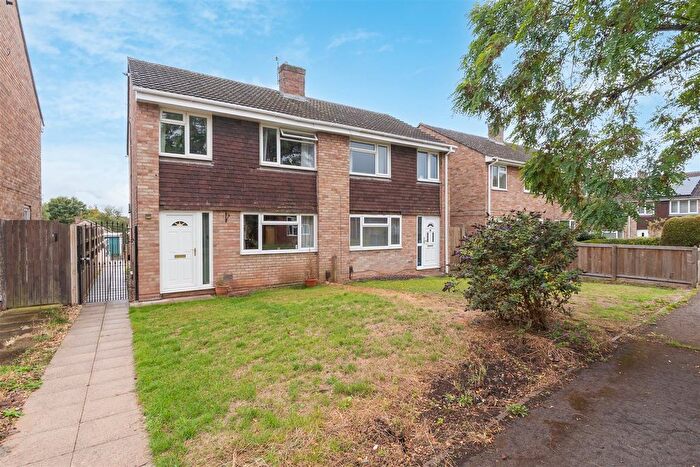 3 Bedroom Semi-Detached House For Sale In Malvern Drive, Warmley, BS30