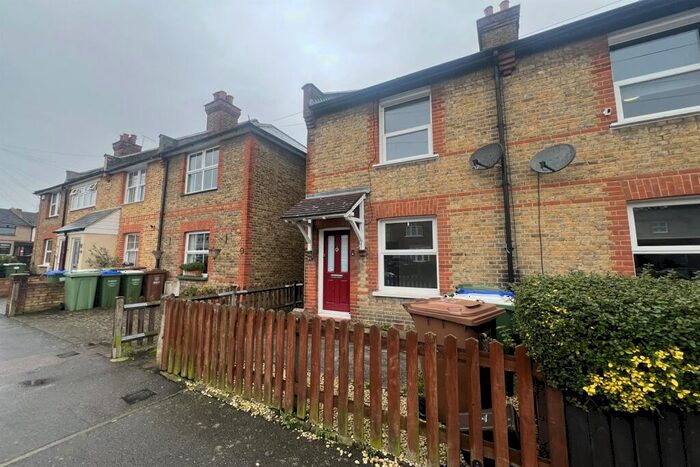 3 Bedroom Semi-Detached House To Rent In Woodside Road, DA15