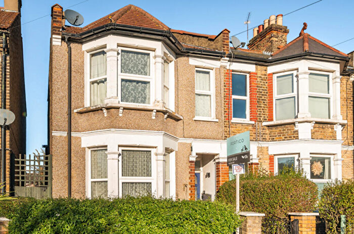 1 Bedroom Apartment For Sale In Cottenham Road, London, E17