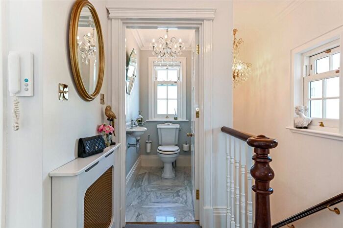 5 Bedroom Detached House For Sale In King Street, Arundel, West Sussex, BN18