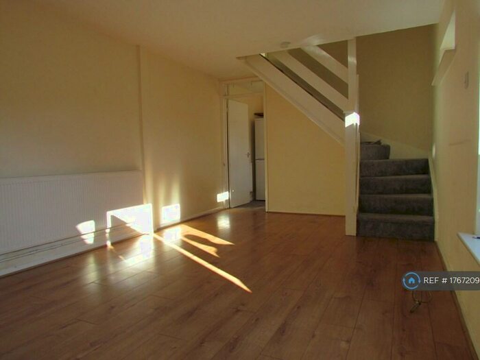 2 Bedroom Terraced House To Rent In Lester Mews, Luton, LU2