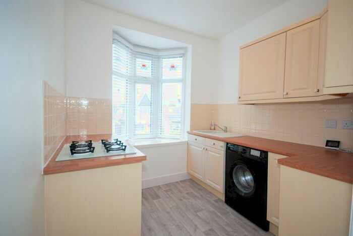 1 Bedroom Flat For Sale In Scarborough Drive, Leigh-On-Sea, Essex, SS9