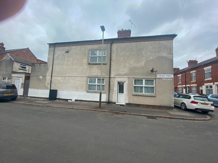 3 Bedroom Town House To Rent In Bramall Road, Leicester, LE5