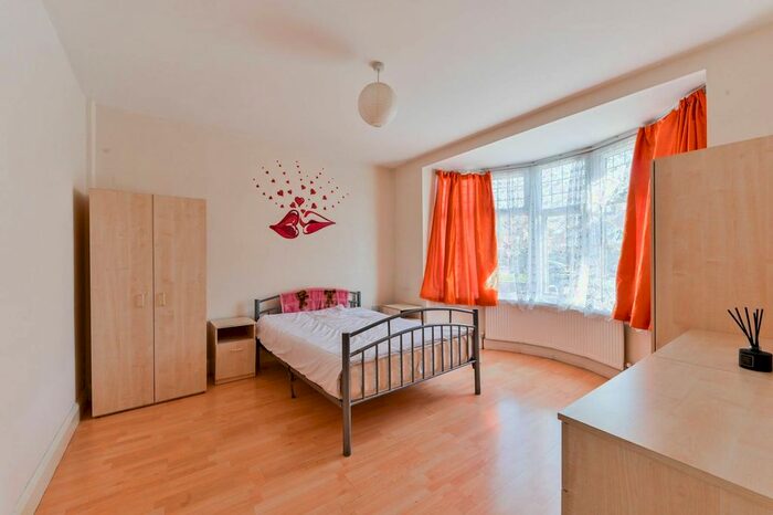 2 Bedroom Flat To Rent In Downhills Way, Ah, Tottenham, London, N17