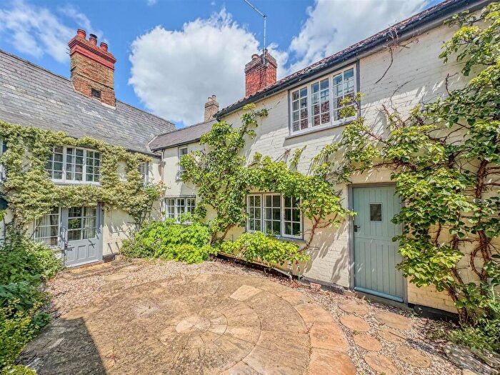 4 Bedroom Semi-Detached House For Sale In Mill Street, Mildenhall, IP28