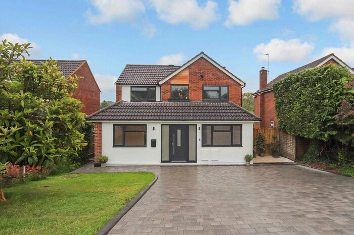 4 Bedroom Detached House To Rent In Barbers Walk, Tring, HP23