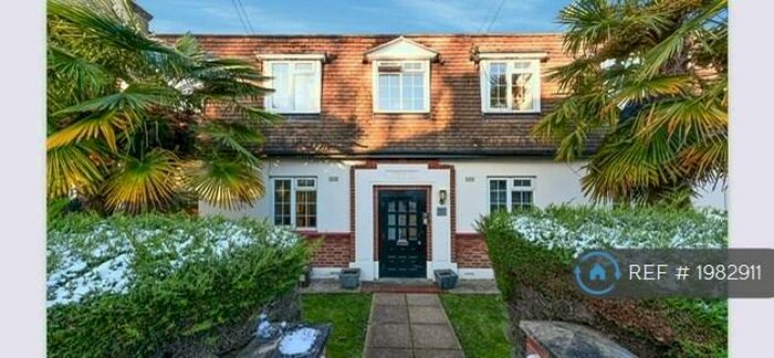 2 Bedroom Flat To Rent In Beresford Road, New Malden, KT3