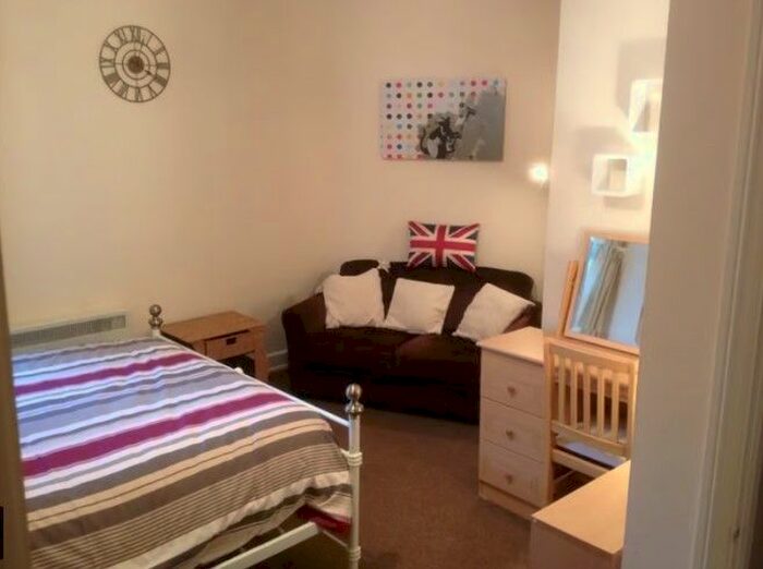 3 Bedroom Flat To Rent In Portswood Road, Southampton, SO17