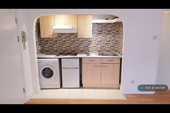 Studio To Rent In Lausanne Road, Turnpike Lane, N8