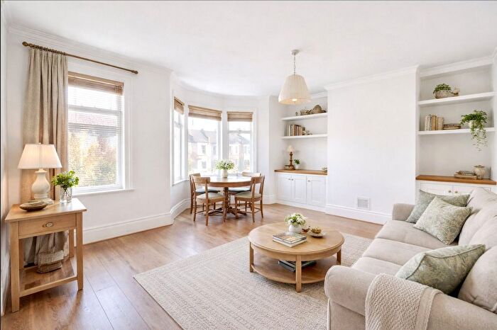 2 Bedroom Flat For Sale In Northwood Road, London, SE23