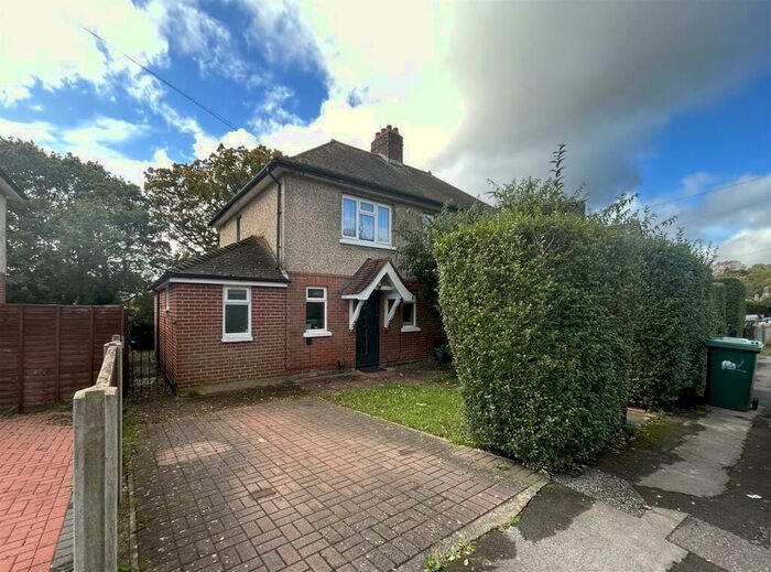 3 Bedroom Semi-Detached House To Rent In Bassett Green, Southampton, SO16