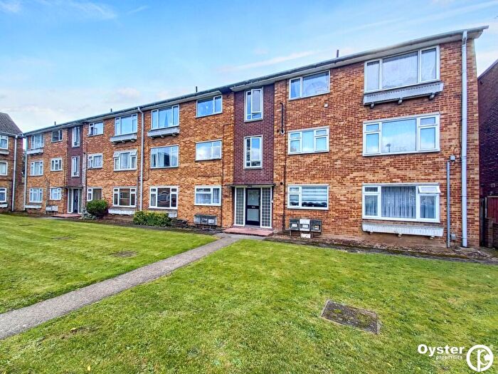 2 Bedroom Flat To Rent In Cunningham Avenue, Enfield, EN3