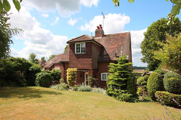 2 Bedroom Detached House For Sale In Worple Road, South Leatherhead, KT22