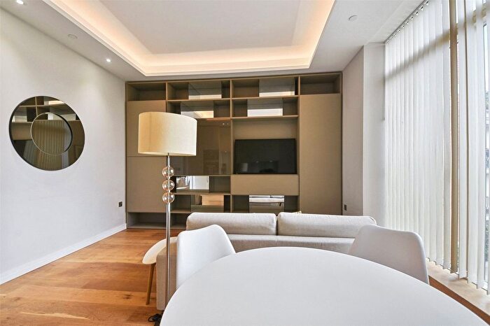 1 Bedroom Flat For Sale In Great Newport Street, London, WC2H