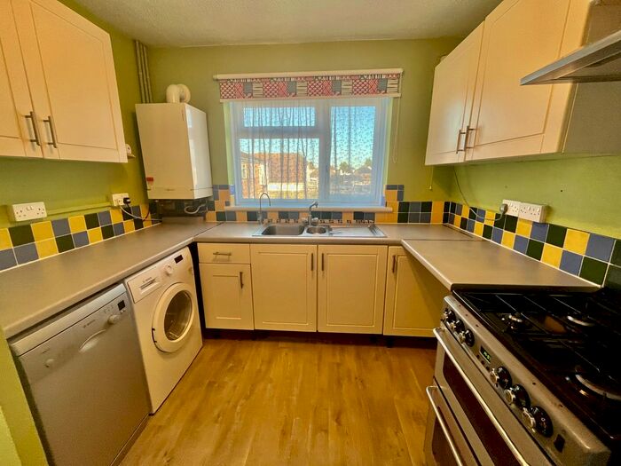 3 Bedroom Flat To Rent In Stanfield Close, Parkstone, Poole, BH12