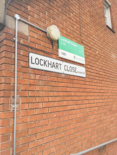 1 Bedroom Maisonette For Sale In Lockhart Close, Mackenzie Road, Islington, N7