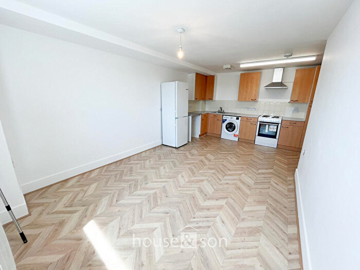 2 Bedroom Flat To Rent In Latimer Road, Latimer Road, BH9