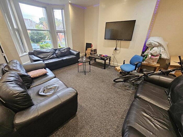 9 Bedroom House To Rent In Bainbrigge Road, Leeds, LS6