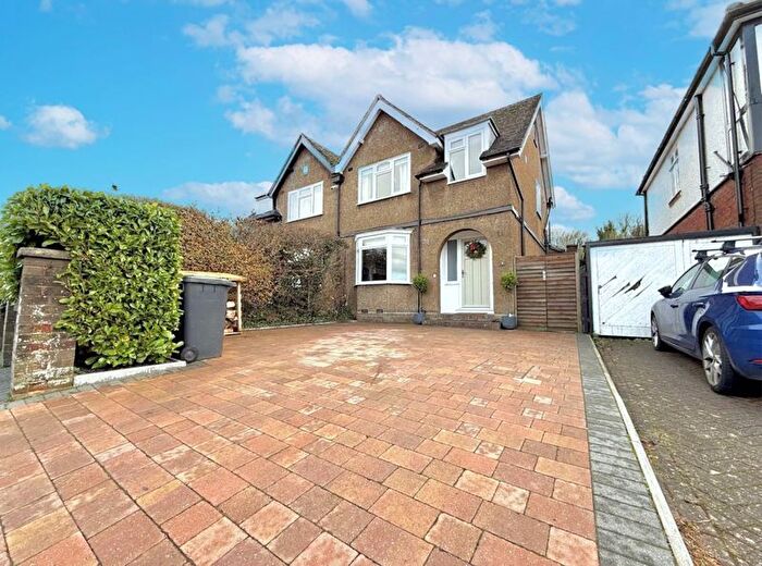 4 Bedroom Semi-Detached House For Sale In Tring Road, Dunstable, LU6