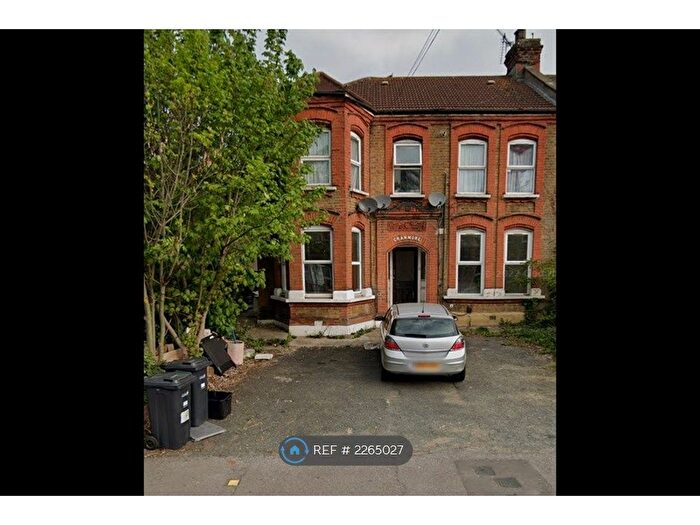 2 Bedroom Flat To Rent In York Road, Ilford, IG1