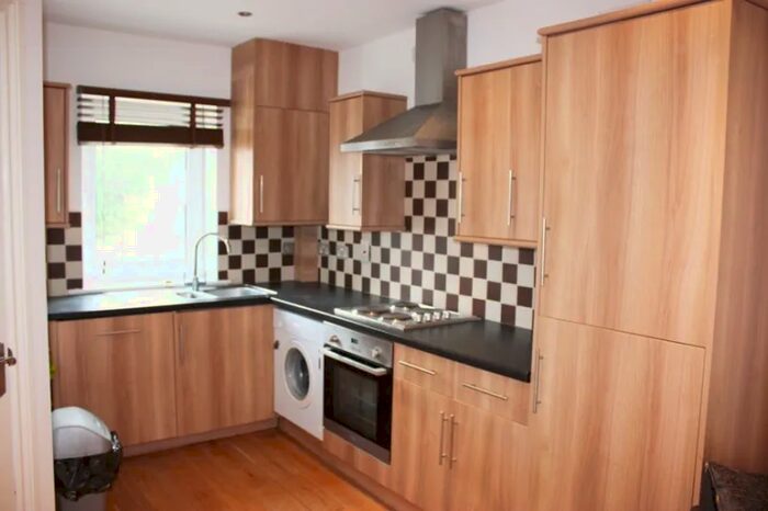 3 Bedroom Flat To Rent In Lindal Rd, Brockley, SE4