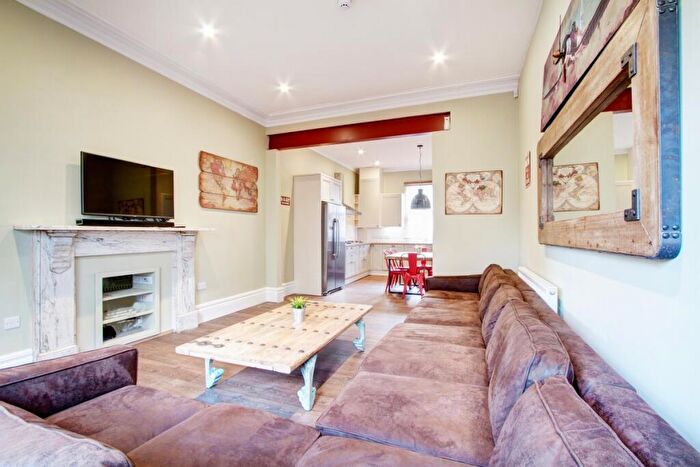7 Bedroom Terraced House To Rent In Waterloo Road, Nottingham, NG7