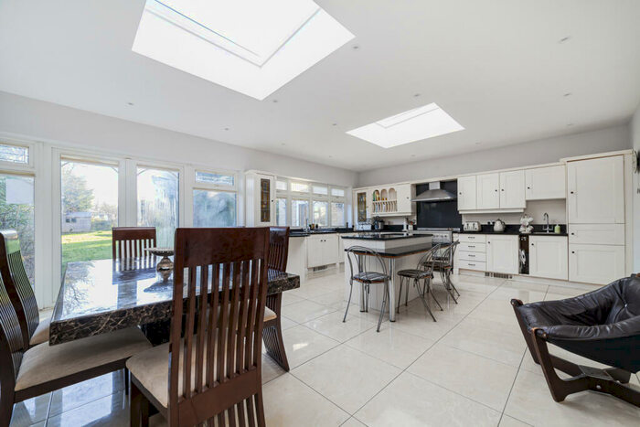 6 Bedroom Detached House To Rent In , CR2