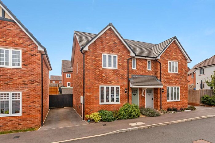 3 Bedroom Semi-Detached House For Sale In Longley Crescent, Banbury, OX16