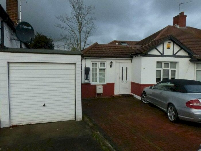 Studio To Rent In Tudor Close, London, NW9