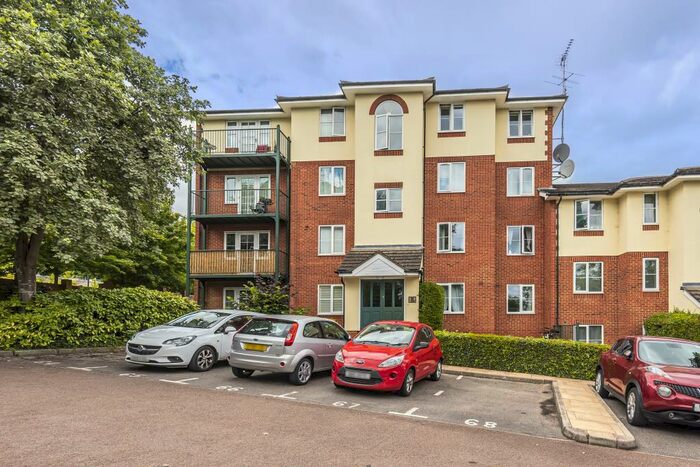 1 Bedroom Apartment To Rent In High Wycombe, Buckinghamshire, HP11