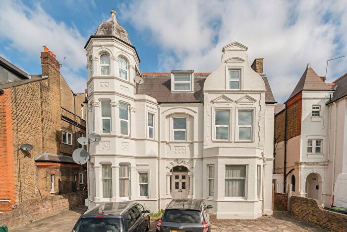 2 Bedroom Flat To Rent In Madeley Road, London, W5