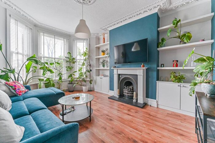 2 Bedroom Flat For Sale In Beulah Hill, Upper Norwood, London, SE19