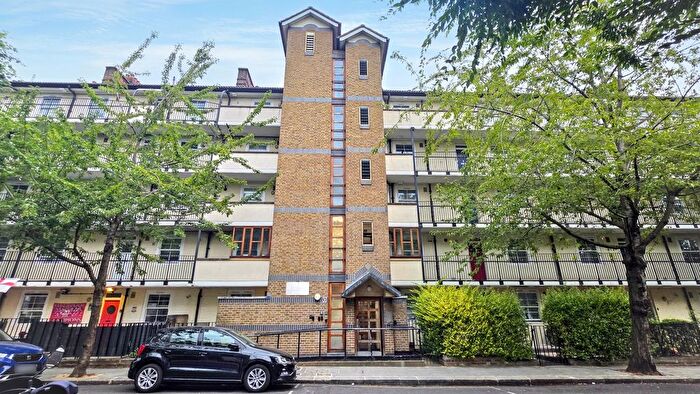 2 Bedroom Flat For Sale In Portland Road, London, W11